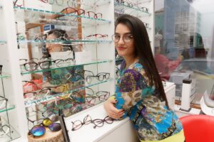Les avantages de passer par un opticien paris