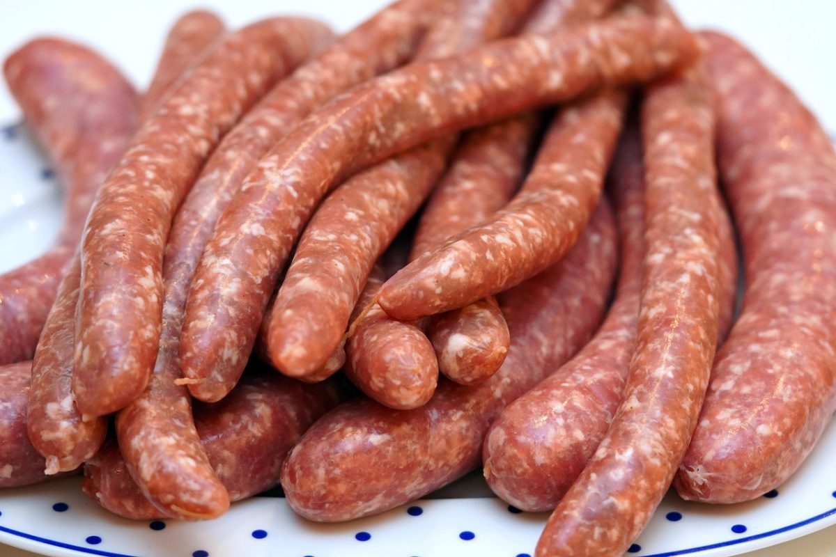 Des_preuves_scientifiques_ont_montré_que_les_saucisses_peuvent_causer_le_cancer