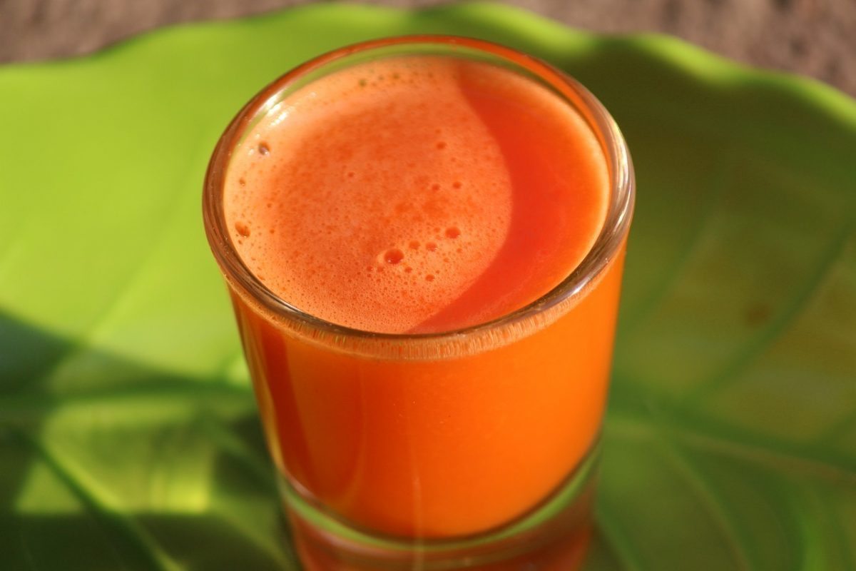 Les_étonnants_bienfaits_pour_la_santé_du_jus_de_pomme,_de_carotte_et_de_pomme_de_terre